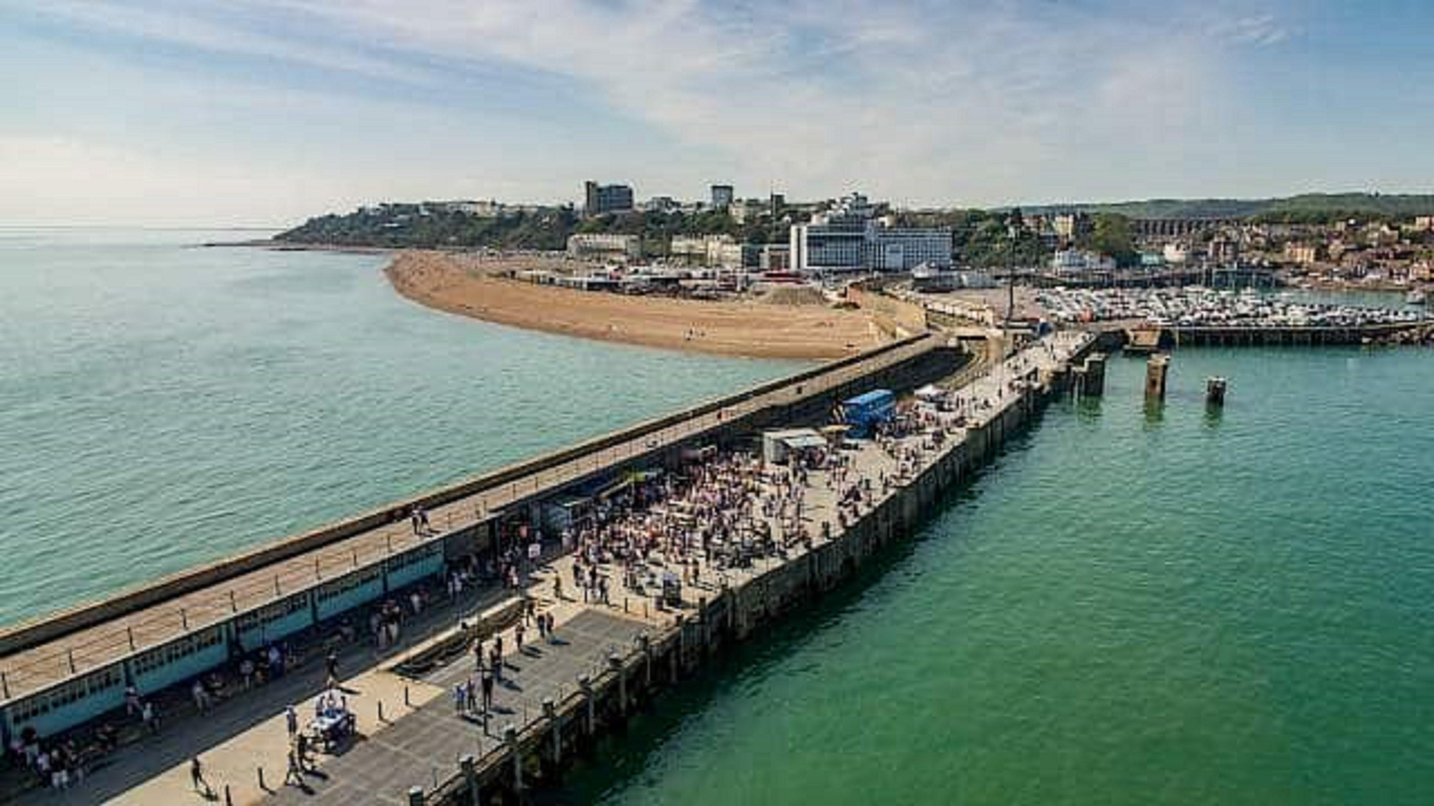 Holiday Inn Express Folkestone Channel Tunnel, An Ihg Hotel Eksteriør billede